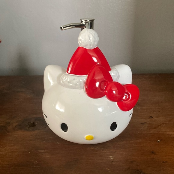 NWT- 1- Beautiful HELLO KITTY- Christmas Holiday Soap Dispenser - Picture 1 of 14